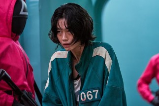 player 067(Hwang Jum-ho) is in her green 67 tracksuit and looks exhausted